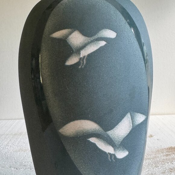 Vintage Blue and White Pottery Vase with Seagull Bird Design - Picture 6 of 11